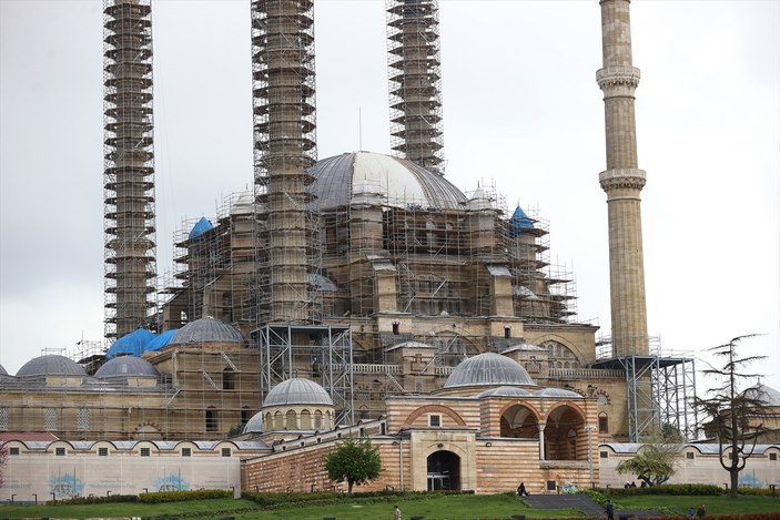 Selimiye Camisi'nin güçlendirilen kubbesinin kurşun örtüsü yenileniyor