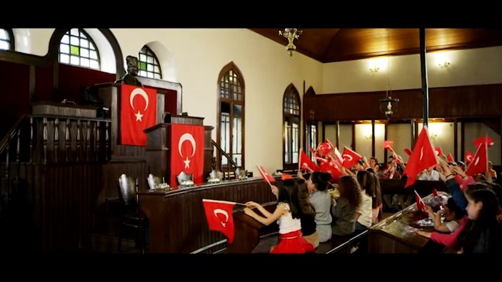 AK Parti'den 23 Nisan için özel klip: Şimdi asın bayrakları