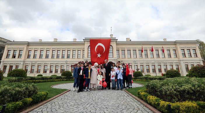 Cumhurbaşkanı Erdoğan, depremzede çocuklarla bir araya geldi