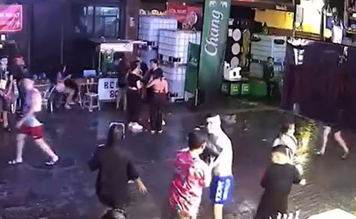 Tayland'da festivalde su atan kişiye kafa atan Türk gözaltına alındı