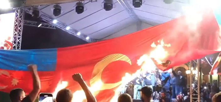 Ermenistan'da küstah provokasyon: Türk bayrağını yaktılar