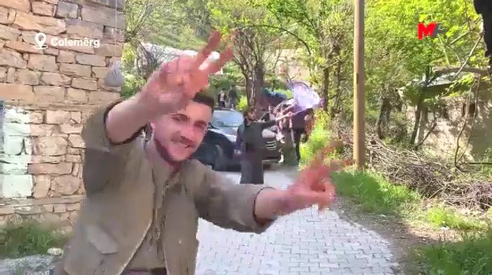 Hakkari'de HDP'li milletvekili adayları, PKK'lı teröristler tarafından karşılandı