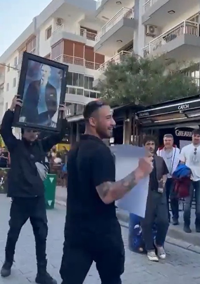 İzmir'de Eyyüp Kadir İnan'a provokasyon
