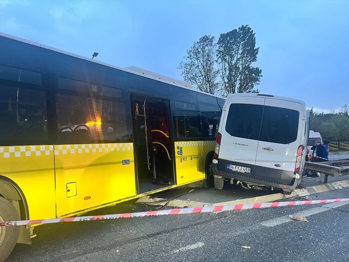 İstanbul Pendik'te kırmızıda geçen İETT otobüsü kazaya neden oldu: Çok sayıda yaralı var