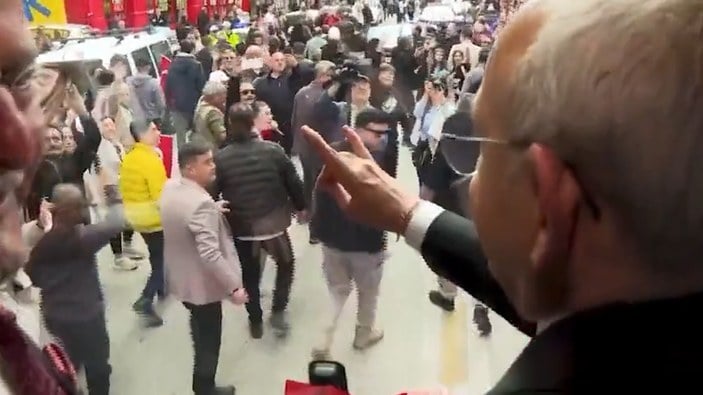 Kemal Kılıçdaroğlu'ndan bozkurt selamı