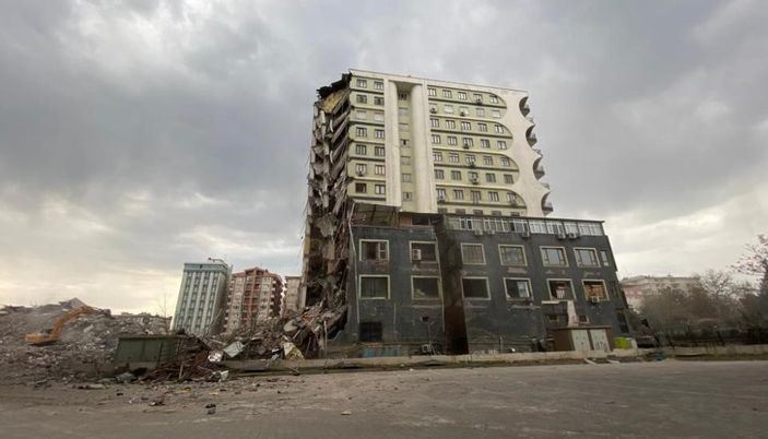 Diyarbak�r'da 89 ki�inin �ld��� Galeria �� Merkezi'nin bilirki�i raporu haz�rland�