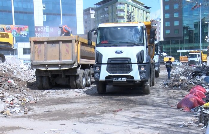 Diyarbakır’daki Galeria Sitesi’nden şimdiye kadar 300 kamyon hafriyat çıktı