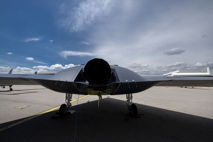 İnsansız savaş uçağımız ANKA-3 ilk kez piste çıktı