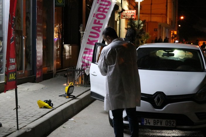 İzmir'de otomobile silahlı saldırı: Sürücü hayatını kaybetti
