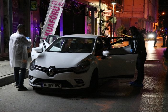 İzmir'de otomobile silahlı saldırı: Sürücü hayatını kaybetti