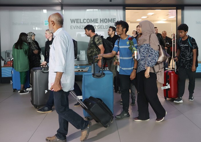 Sudan'dan 3'üncü uçak da indi! 203 Türk vatandaşı yurda döndü