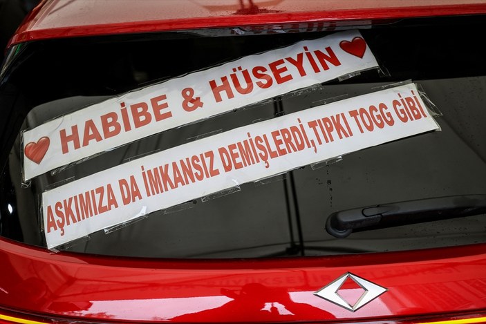 Bursa'nın gelin arabası Togg oldu: Anadolu kırmızısı gelin gibi süslendi