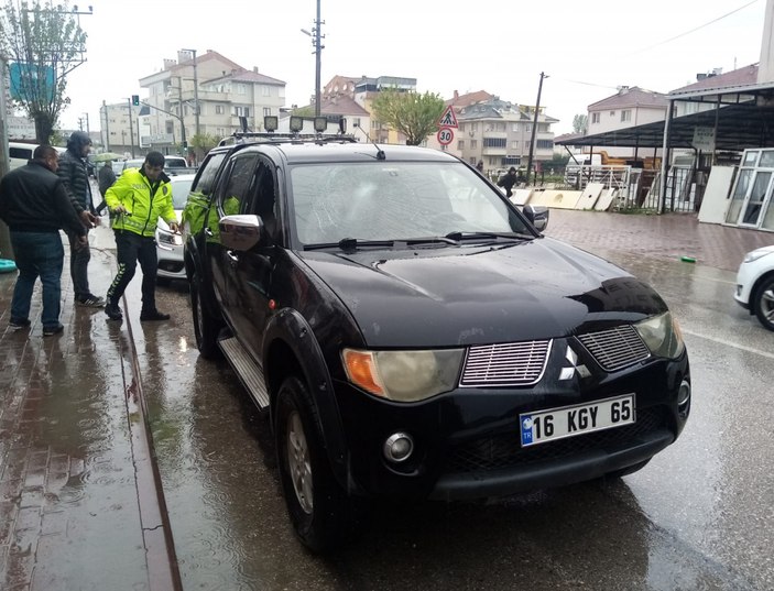 Bursa'nın genç kıza çarpan kamyonet sürücüsüne saldırdılar