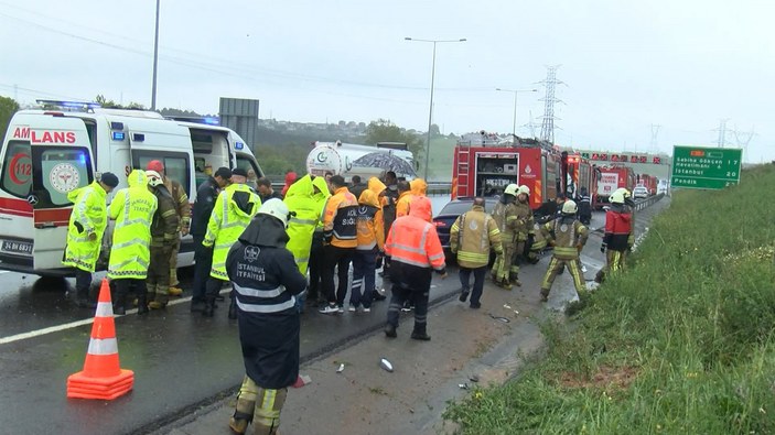 Tuzla'da kazaya giden itfaiye aracına ve ambulansa otomobil çarptı: 7 yaralı #2