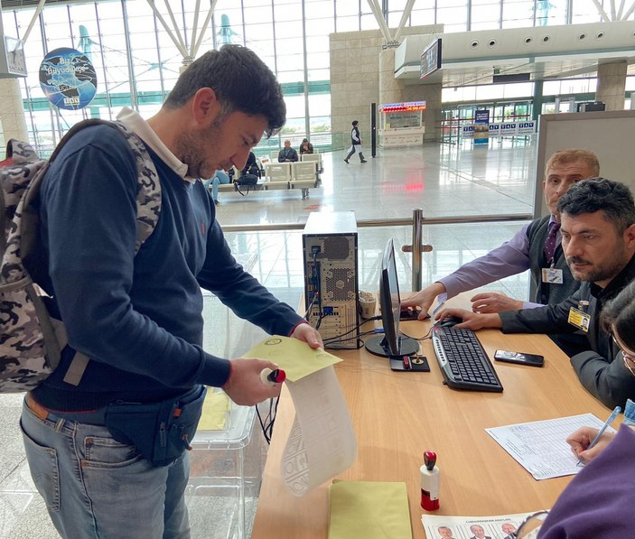 Esenboğa Havalimanı'nda oy verme devam ediyor #3