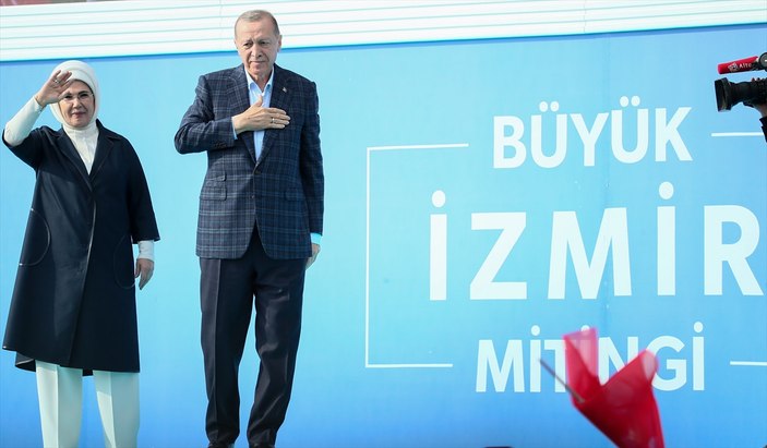 Cumhurbaşkanı Erdoğan İzmir mitingine kazandıran ceketi ile çıktı