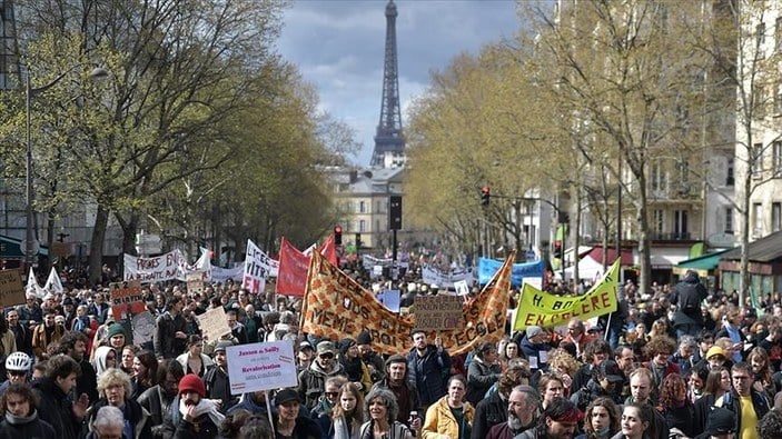 Emeklilik reformuna karşı gösterilerin Paris'e zararı 1,6 milyon euro