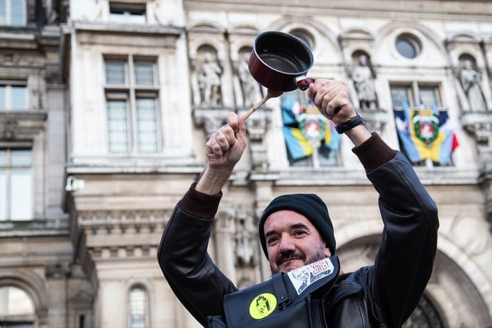 Emeklilik reformuna karşı gösterilerin Paris'e zararı 1,6 milyon euro