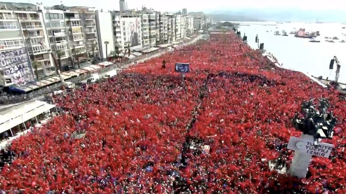 İzmir'de AK Parti miting alanını coşkulu kalabalık doldurdu