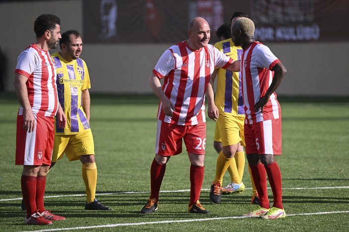 Süleyman Soylu'nun Rami Stadı açılışında attığı kafa golü