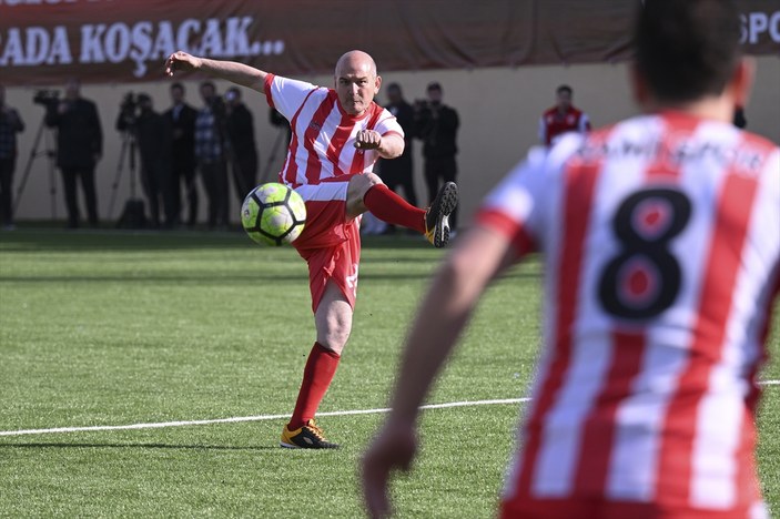 Süleyman Soylu'nun Rami Stadı açılışında attığı kafa golü