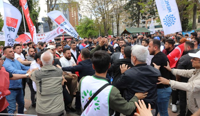 Gaziantep'teki kutlamalarda Memleket Partililer ile CHP'liler arasında kavga #1