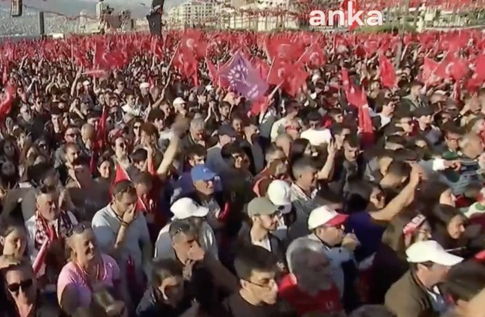 İzmir'de Meral Akşener konuşurken HDP flaması sallandı