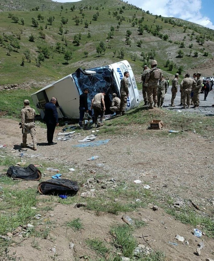Şırnak'ta askerleri taşıyan ve şarampole devrilen otobüsün sürücüsü tutuklandı