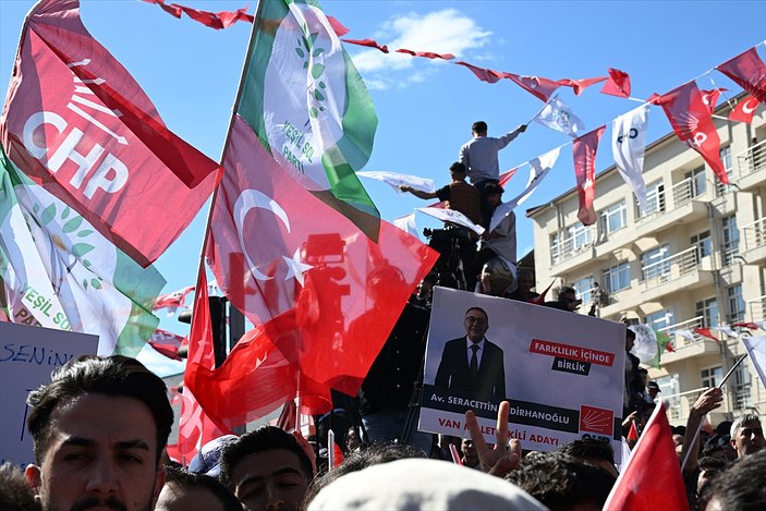 Kemal Kılıçdaroğlu'nun Van mitinginde HDP bayrakları açıldı