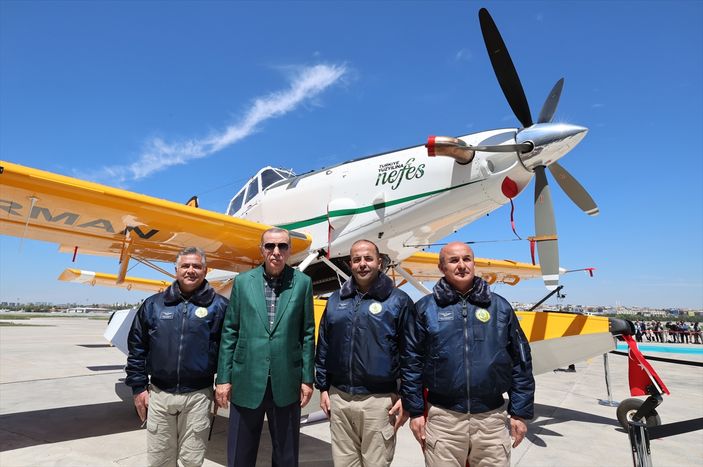 Cumhurbaşkanı Erdoğan yangın söndürme uçağını imzalayarak 'NEFES' ismini yazdı