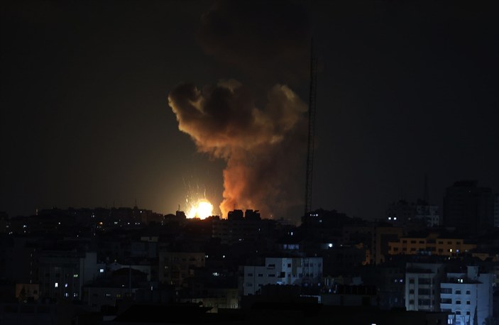 İsrail ordusu, Gazze Şeridi'ne saldırdı