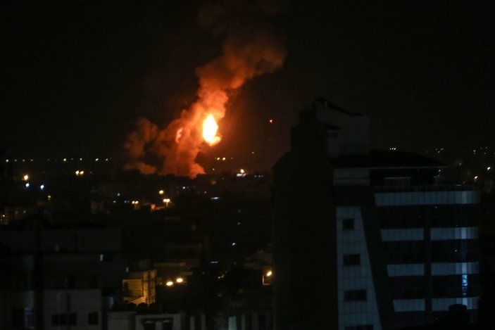 İsrail ordusu, Gazze Şeridi'ne saldırdı