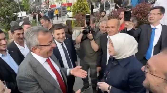 AK Partili Özlem Zengin ile CHP'li Engin Altay birlikte türkü söyledi