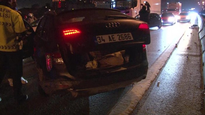 İstanbul Kadıköy'de trafiği kilitleyen zincirleme kaza: 2 kişi yaralandı