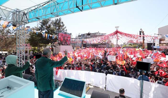 Van'da coşkulu buluşma: Cumhurbaşkanı Erdoğan AK Parti mitinginde