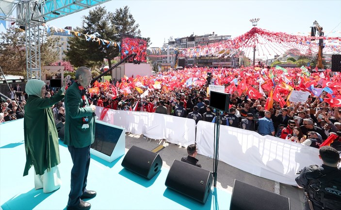 Van'da coşkulu buluşma: Cumhurbaşkanı Erdoğan AK Parti mitinginde