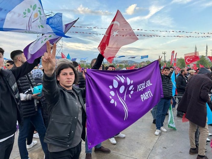 6'lı masanın Maltepe mitinginde HDP bayrakları sallandı