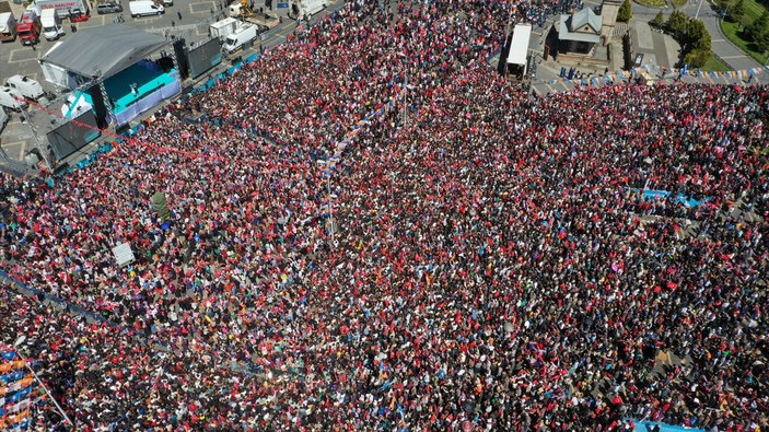 Cumhurbaşkanı Erdoğan Kayseri mitinginde 135 bin kişiyle bir araya geldi