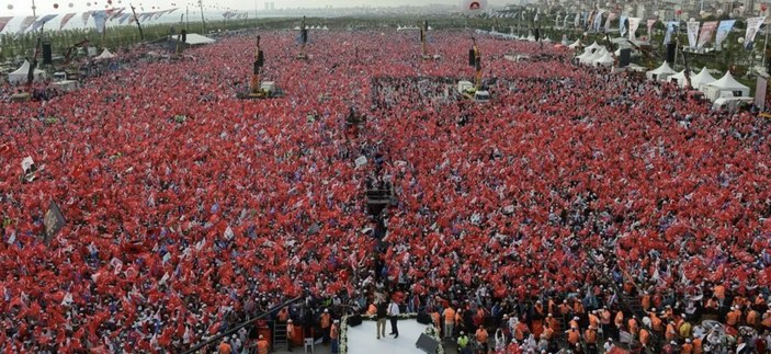Mustafa Sandal, CHP mitingi sanıp Cumhurbaşkanı Erdoğan'ın mitingini paylaştı