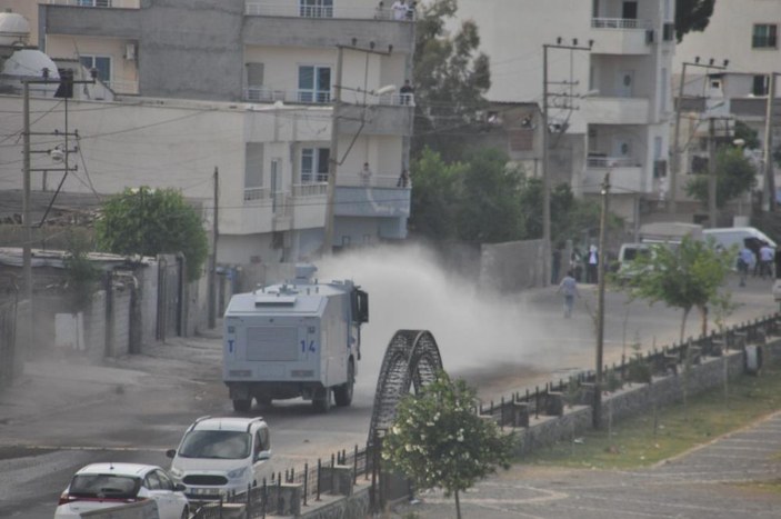 HDP'nin Cizre mitingi sonrası polise taşlı saldırı