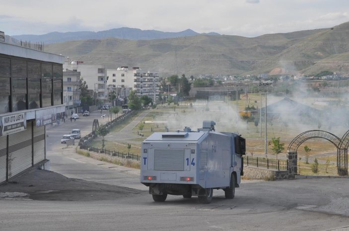 HDP'nin Cizre mitingi sonrası polise taşlı saldırı