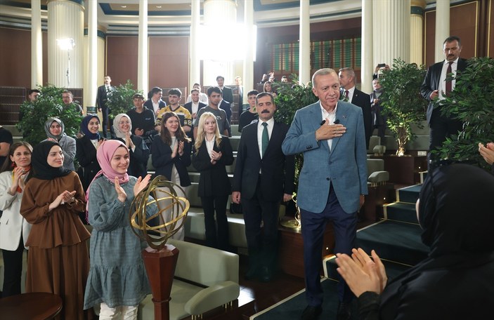 Cumhurbaşkanı Erdoğan seçime 3 gün kala gençlerle buluştu