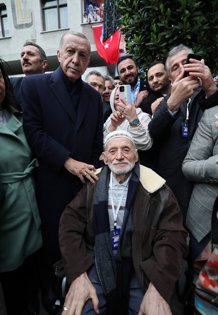 Cumhurbaşkanı Erdoğan, İstanbul mitinginde gündem olan Hüseyin Dede ile fotoğraf çektirdi