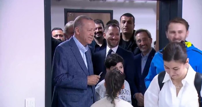 Cumhurbaşkanı Erdoğan’ı oy sırasında gören seçmenin şaşkınlığı