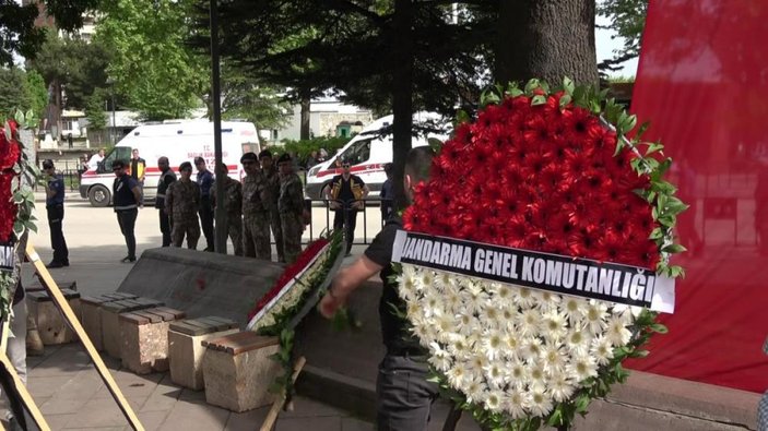 Tokat'ta şehit yakınları Kemal Kılıçdaroğlu'nun çelengini parçaladı