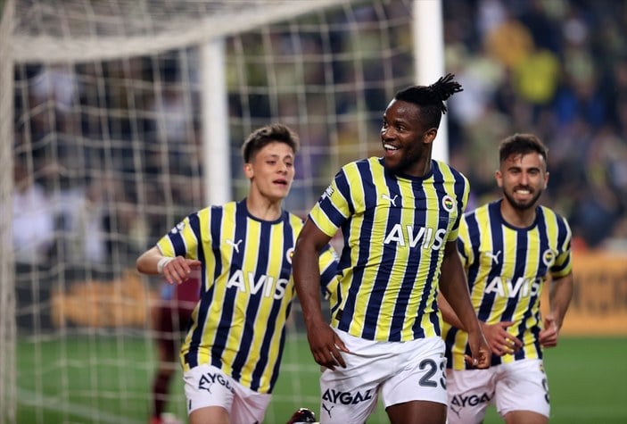 Fenerbahçe, Trabzonspor'u üç golle geçti