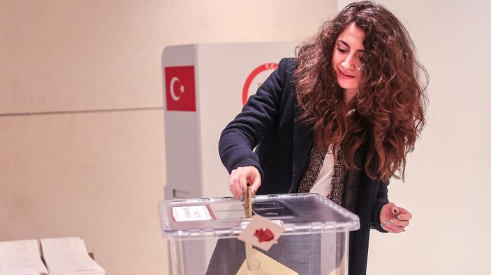 Seçimin ikinci turu için yurt dışında oy kullanma işlemi başladı