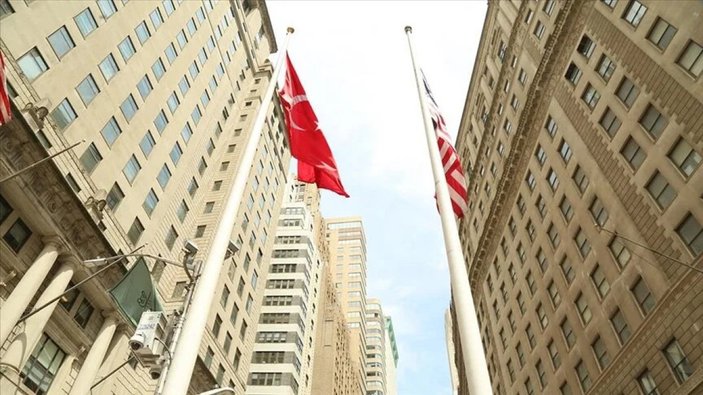 Wall Street'te göndere Türk bayrağı çekildi