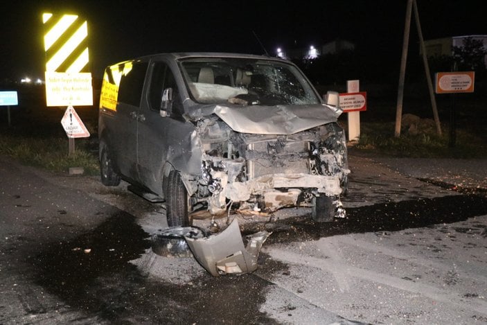 Aksaray'da hafif ticari araçla minibüs çarpıştı: 5 yaralı