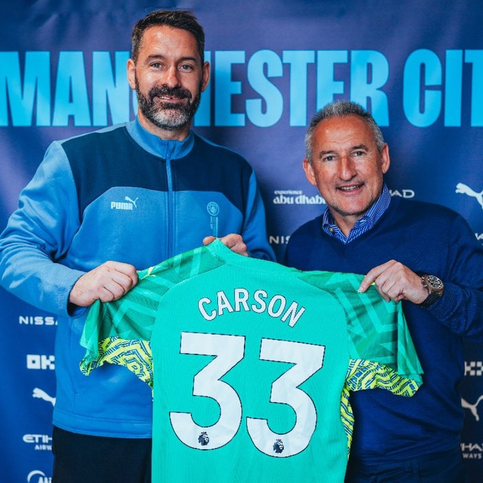 Manchester City, 37 yaşındaki kalecisi Scott Carson'ın sözleşmesini yeniledi